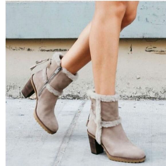 Frye Jen Shearling Ankle Booties in Taupe, sz 9 - Picture 4 of 16